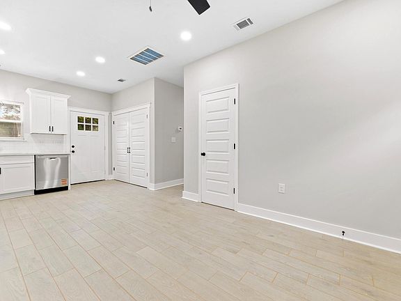 3rd image of 1706 Garden Park Dr
