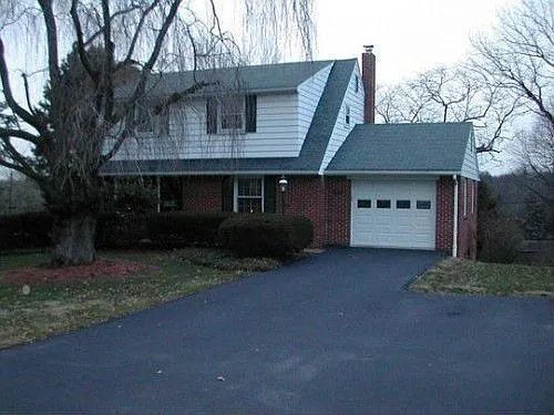 1513 Springside Dr photo 1