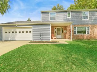 14 Hickory Dr, Chelsea, MI 48118