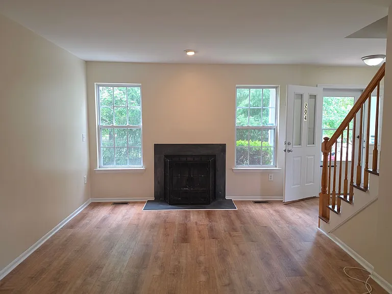 204 Barclay Ct — Photo 10