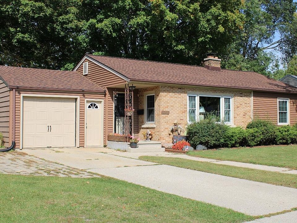 1st image of 264 Hawthorn Dr