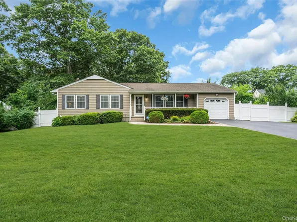 84 Juniper Avenue, Ronkonkoma, NY 11779