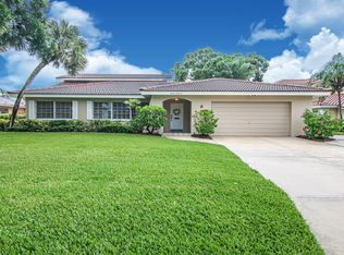 2096 Tanglewood Way NE, Saint Petersburg, FL 33702