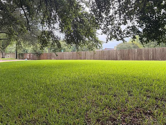 4th image of 4511 Lake Village Dr