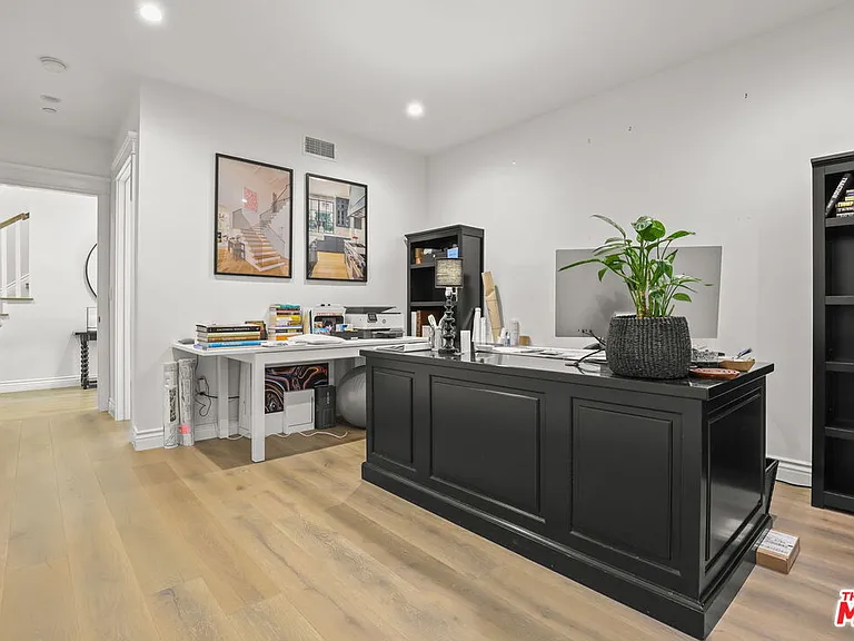 832 Las Lomas Ave — Photo 25