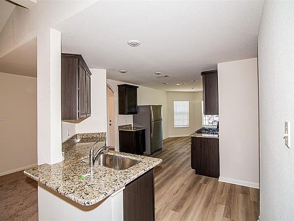 4th image of 21068 Titian Dr