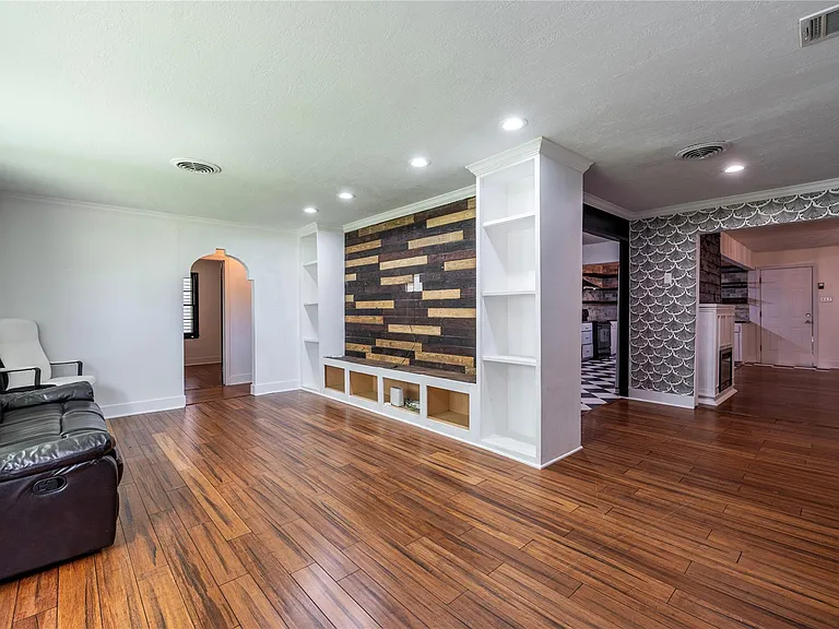 1219 Park Ln — Photo 4