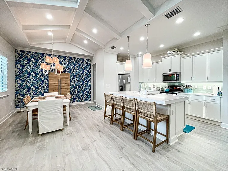 7162 Saona Ct — Photo 10