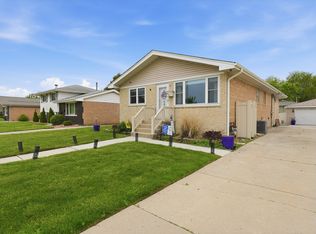 10352 Leslie Ln, Chicago Ridge, IL 60415