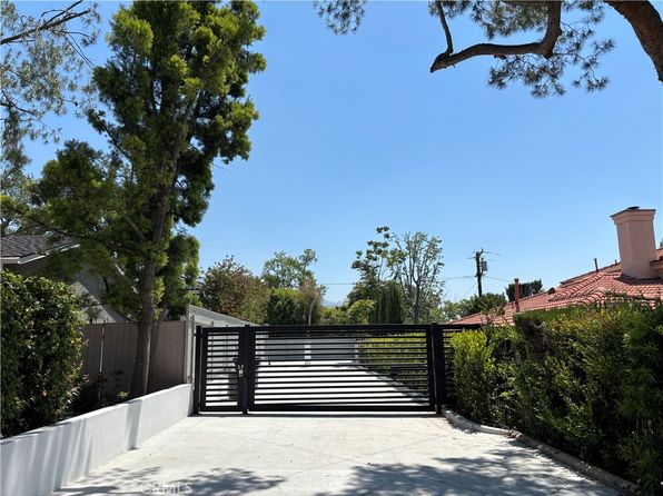 4832 La Canada Blvd