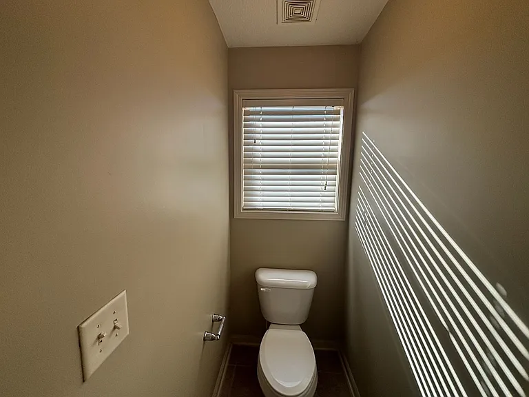 323 Owens Rd — Photo 16