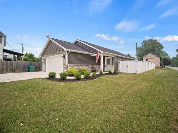 4304 College St, Woodburn, IN 46797