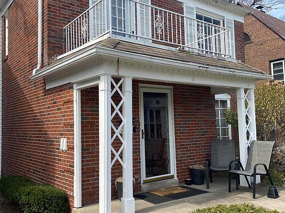 2nd image of 2129 Wyndhurst Rd