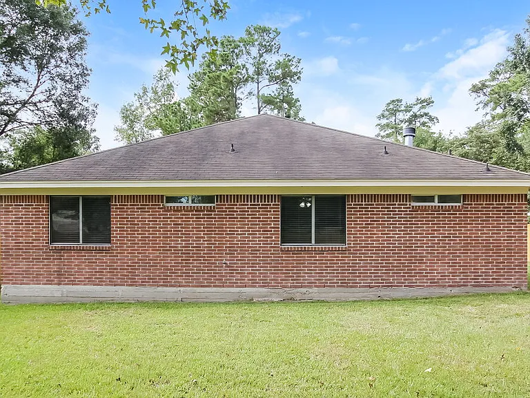 1528 Glen Oaks Dr — Photo 16