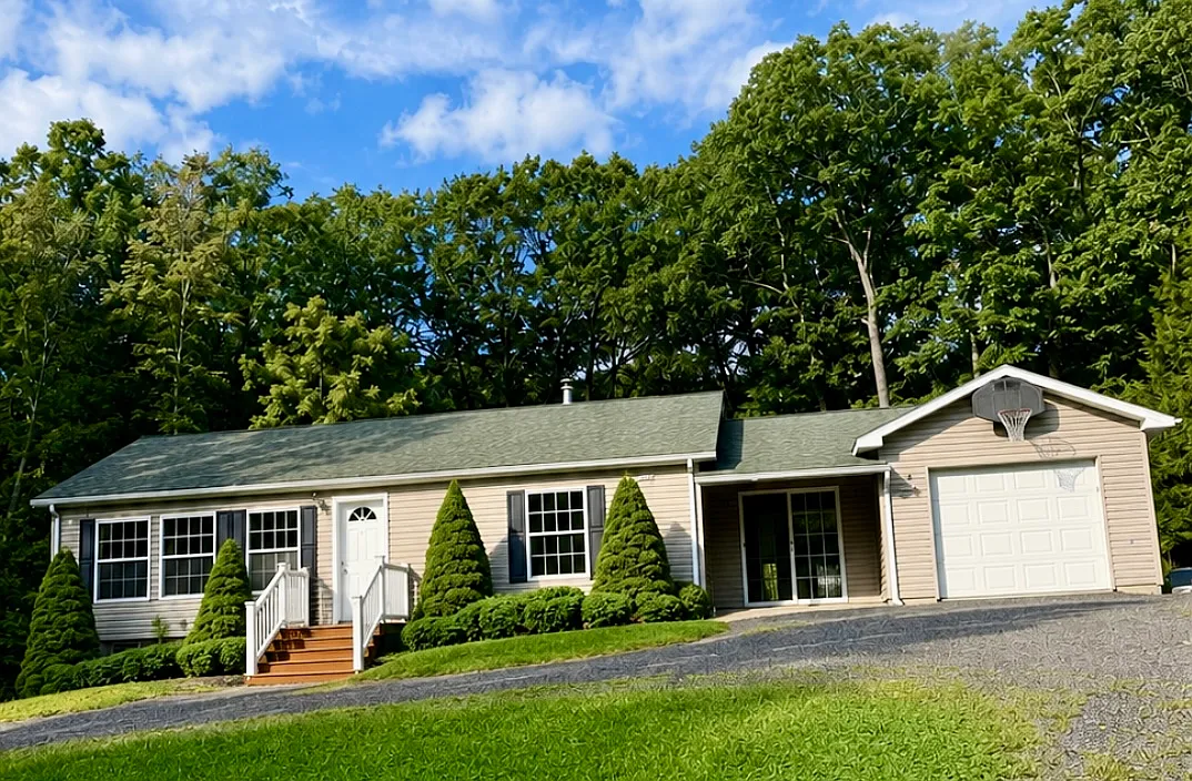 2 bed, 1.5 bath, 1200 sqft, $2,400 — Photo 1