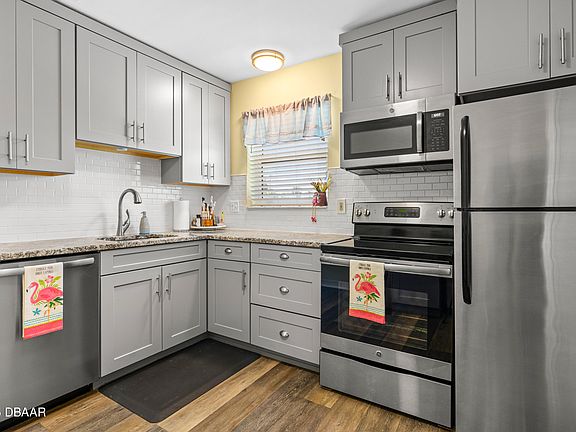 3rd image of 83 Cardinal Dr #A