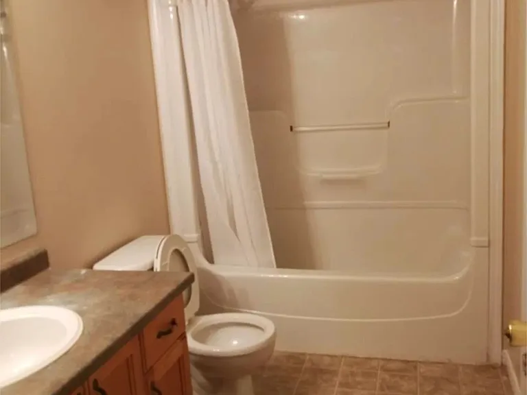 645B Basswood St — Photo 8