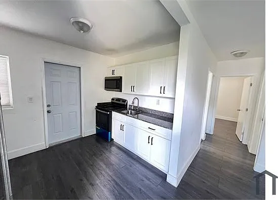 2 bed, 700 sqft, $2,450 — Photo 2