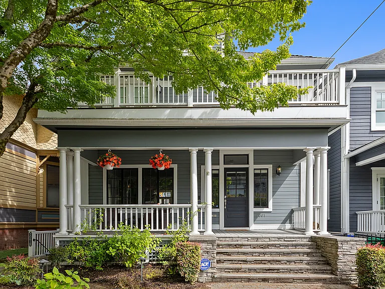 2061 NW Kearney St — Photo 1