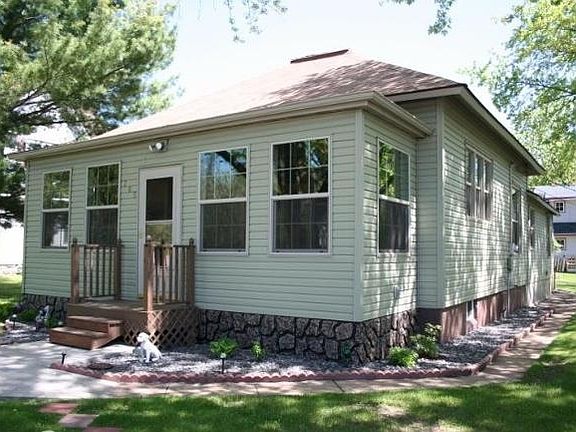2nd image of 203 Douglas St