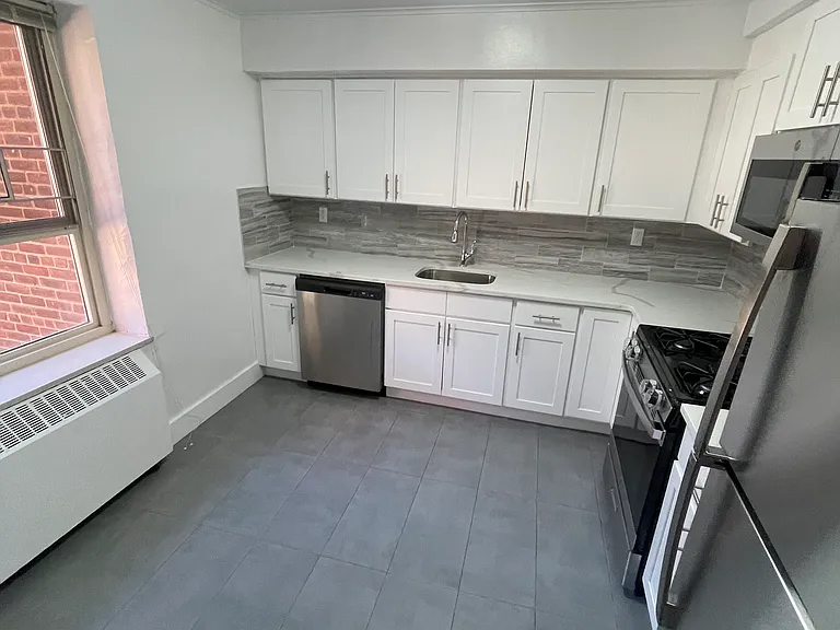 194-35 65th Cres #K — Photo 4