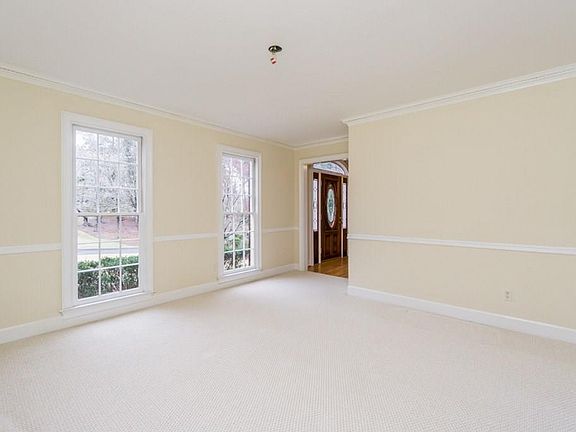 5th image of 3330 Somerset Ct SE