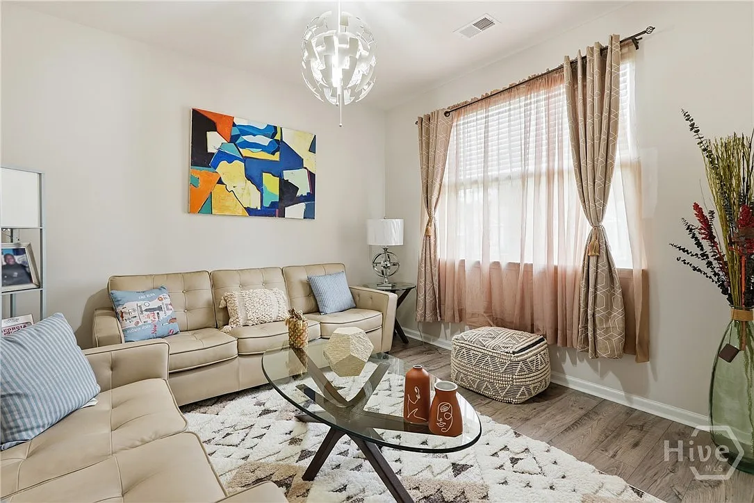 5 bed, 3.5 bath, 2732 sqft, $2,900 — Photo 3