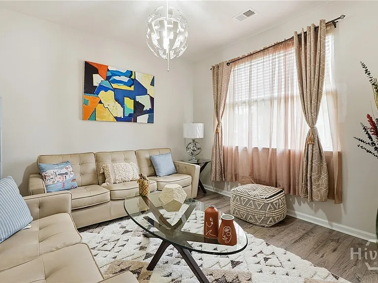 342 Brennan Dr — Photo 3