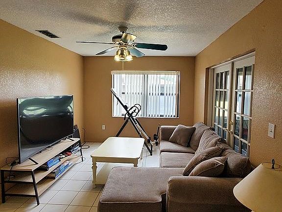 5th image of 312 South Dr