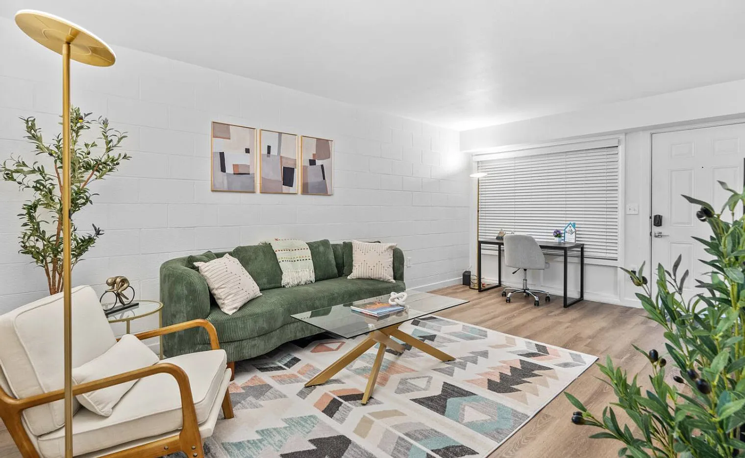 1 bed, 1.0 bath, $1,915 — Photo 2