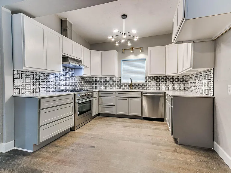 1824 NW 14th St — Photo 32