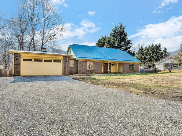 3305 Naff Rd, Boones Mill, VA 24065