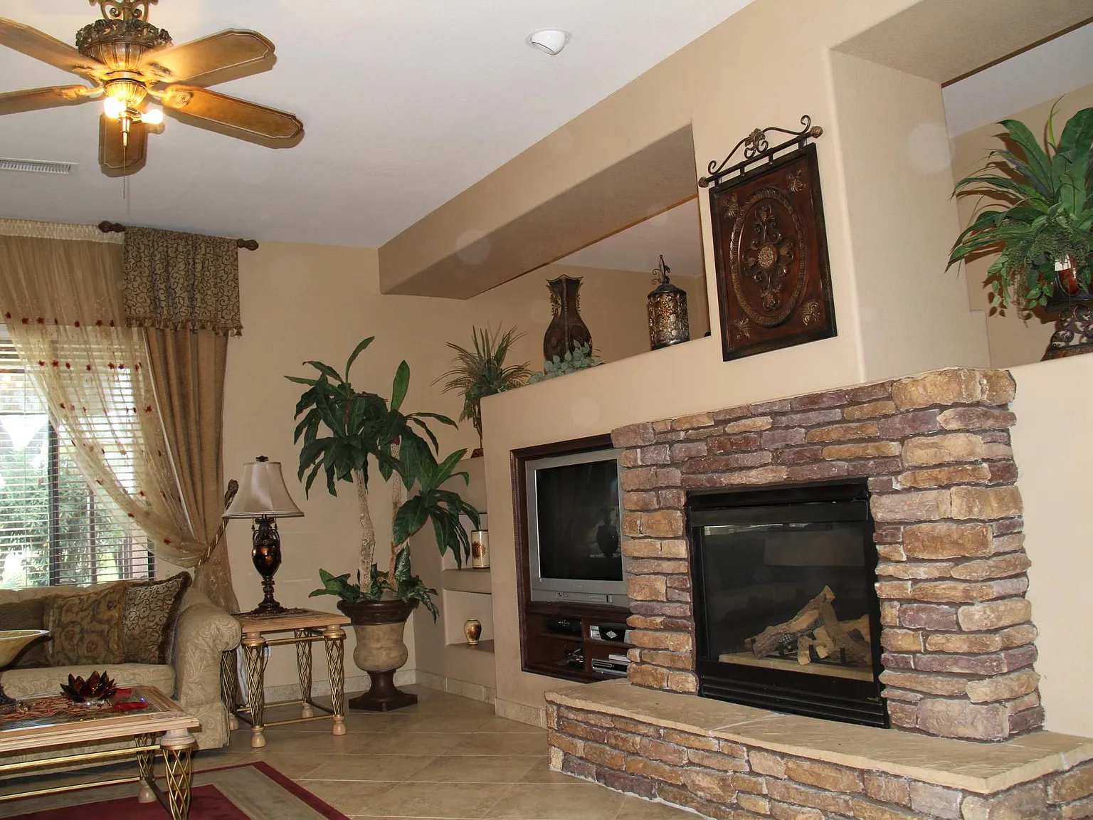 4 bed, 2497 sqft, $2,900 — Photo 4