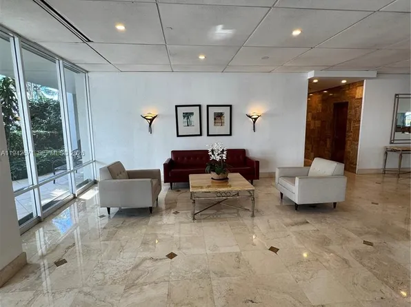 150 SE 25th Rd APT 8L, Miami, FL 33129