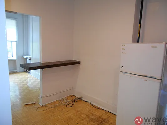 Rented by Wave Real Estate Group | media 8