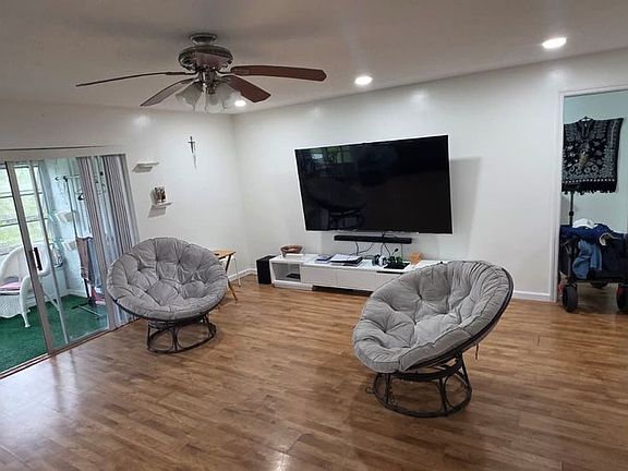4th image of 725 Lori Dr APT 204