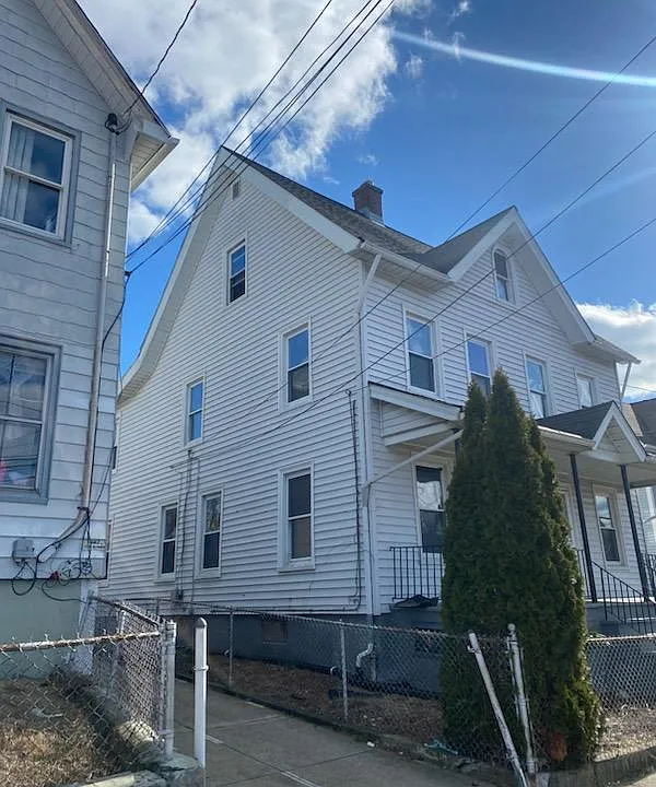 323 Charles St #2