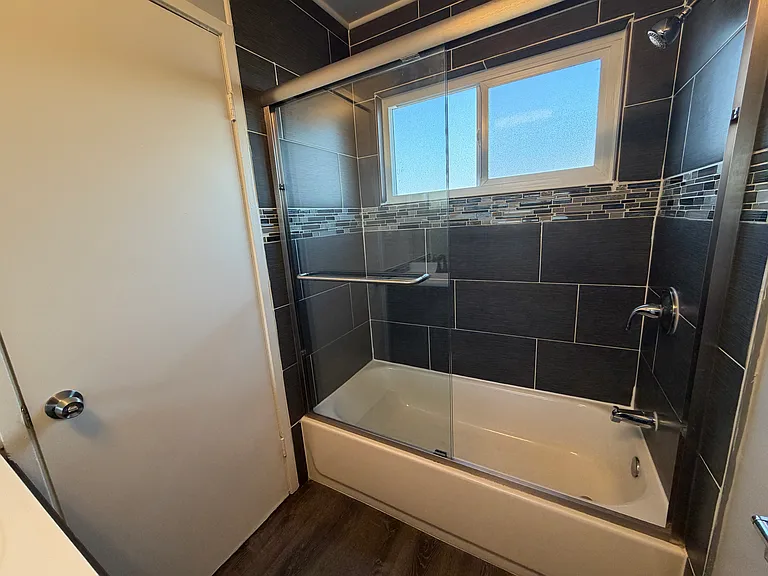 Tahoe Terrace Apartments — Photo 10