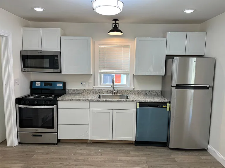 106 Lyndon Ln — Photo 4