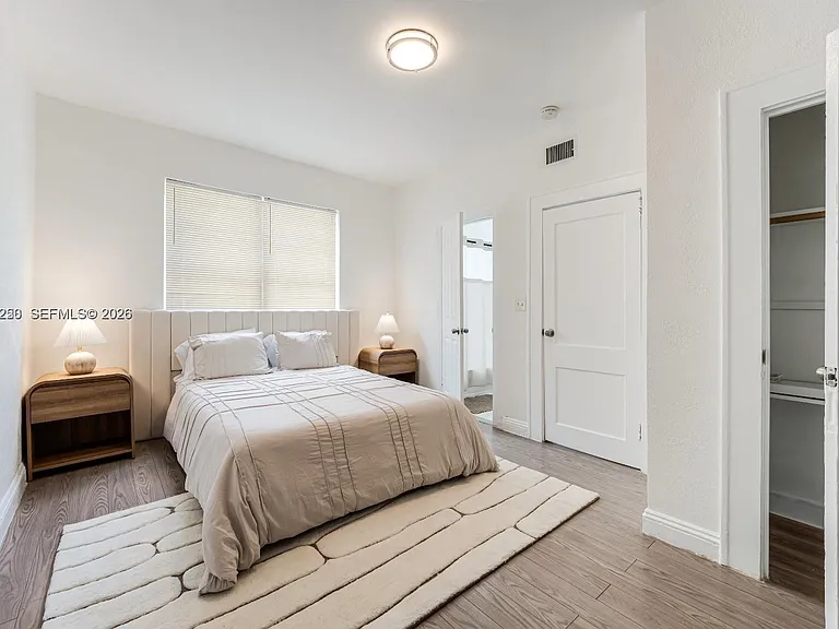 301 SW 10th Ave #2 — Photo 9
