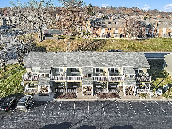 3rd image of 2348 NE 70th St APT 6