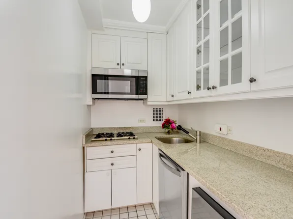 200 Central Park South image 10 of 12