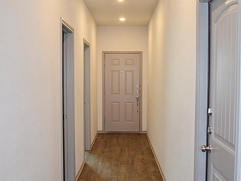 334 Green Valley Dr — Photo 3
