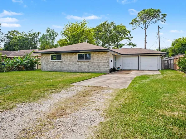 1317 Natchez Dr, Texas City, TX 77591