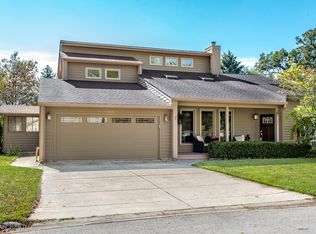 1919 Hillside Ln, Lisle, IL