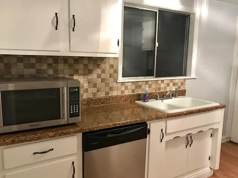 5203 Lester St — Photo 11