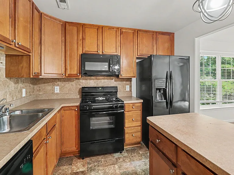 23043 Triple Crown Dr — Photo 16