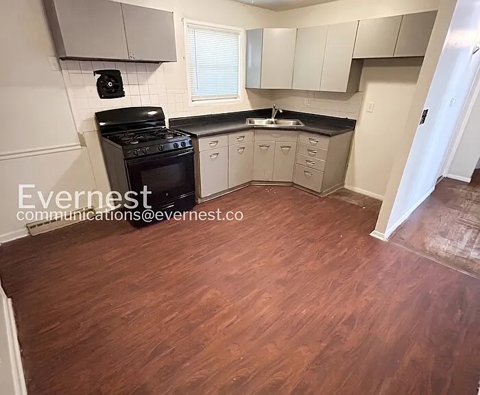 1359 Cove Ln — Photo 2