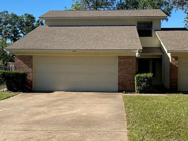 124 Linda Ln — Photo 1