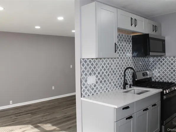 303 Barclay Mnr APT 3C, Newburgh, NY 12550
